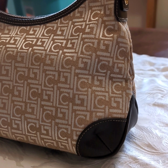 Liz Claiborne Should bag - Picture 4 of 17